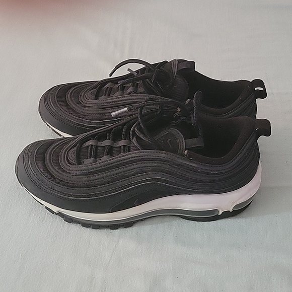 Nike - Picture 2 of 5